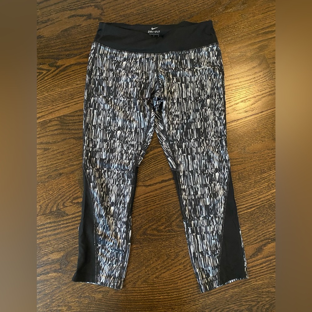 Nike Dri Fit Capri Leggings black white size M